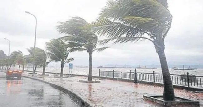 Antalya’da kuvvetli rüzgar ve sağanak etkili oluyor